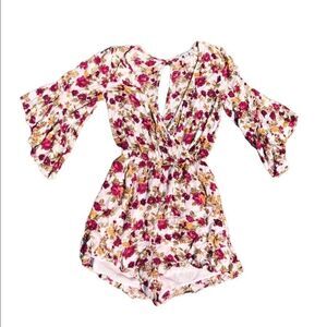 AMERICAN EAGLE XS Floral Bell Sleeve Romper